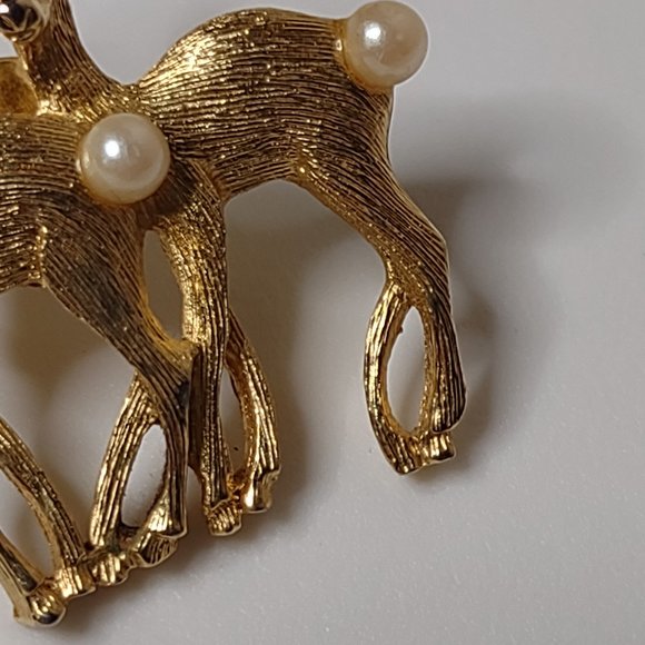 Gold Tone Deer Pin With Faux Pearl Tails - Picture 6 of 14